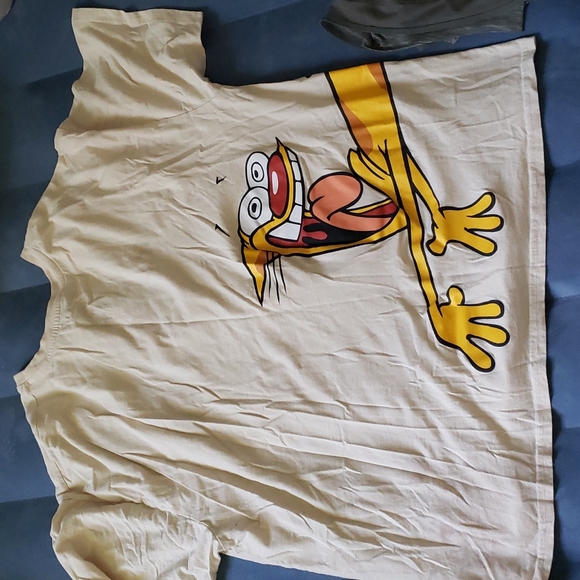 Oversized yellow Nickelodeon graphic XL t-shirt. Worn a few times. - Picture 2 of 3